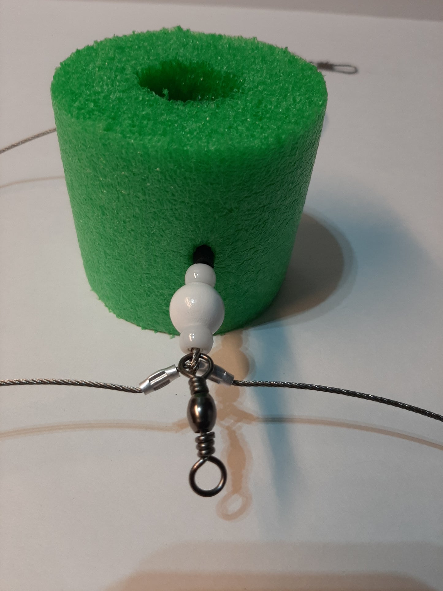 BIG FISH SALTWATER BOTTOM WALKER CABLE LEADER; 3 HOOK SWIVELS; 1 WT. SWIVEL